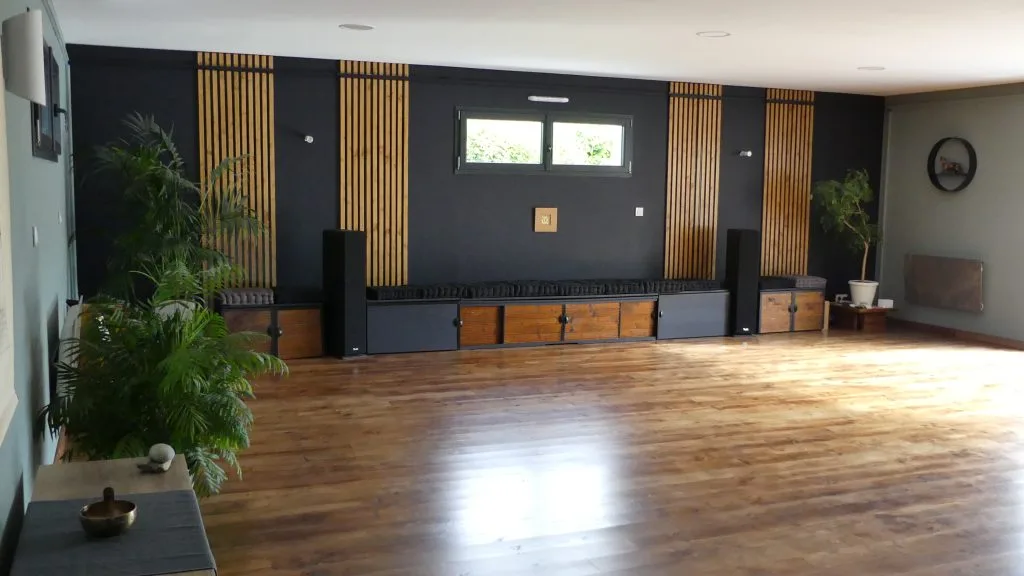 Salle Kalia Normandie — photo 8 : intérieur de la salle parquetée à Mouen