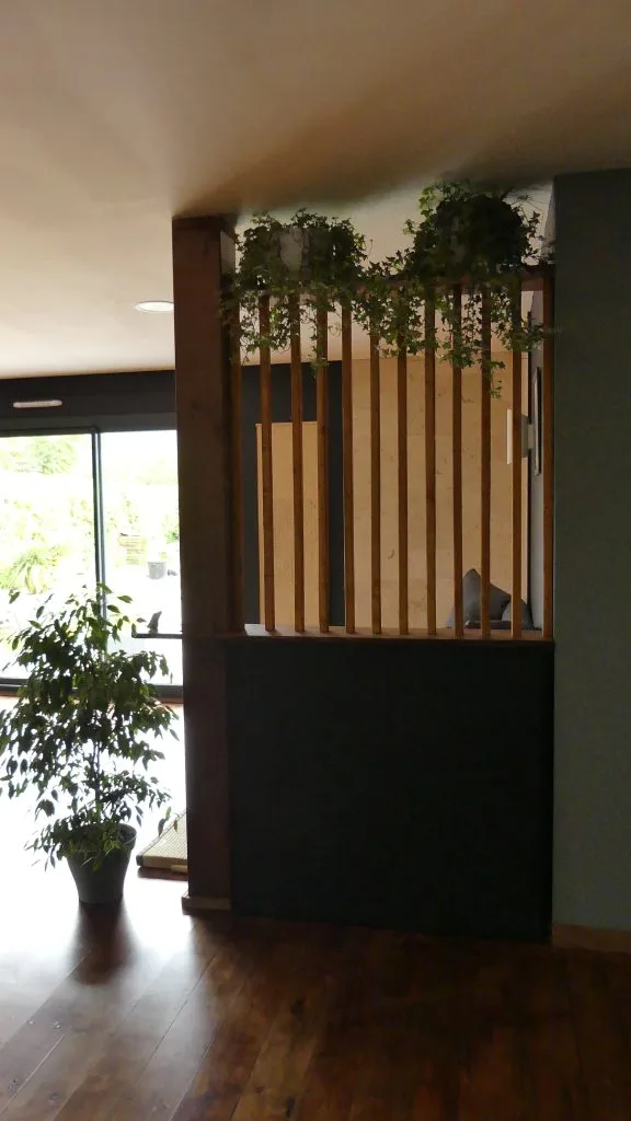 Salle Kalia Normandie — photo 15 : intérieur de la salle parquetée à Mouen